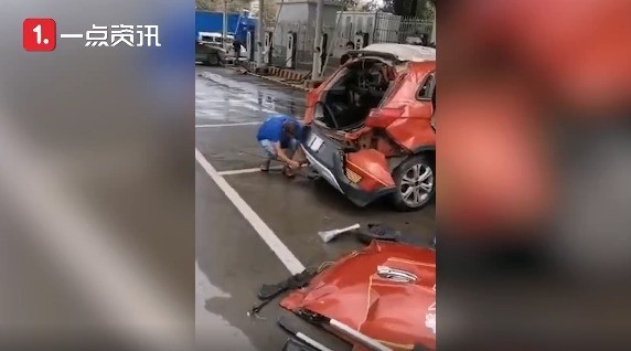 北汽新能源汽車冒煙遇水又爆炸 電動車起火該怎么做？(pic3)